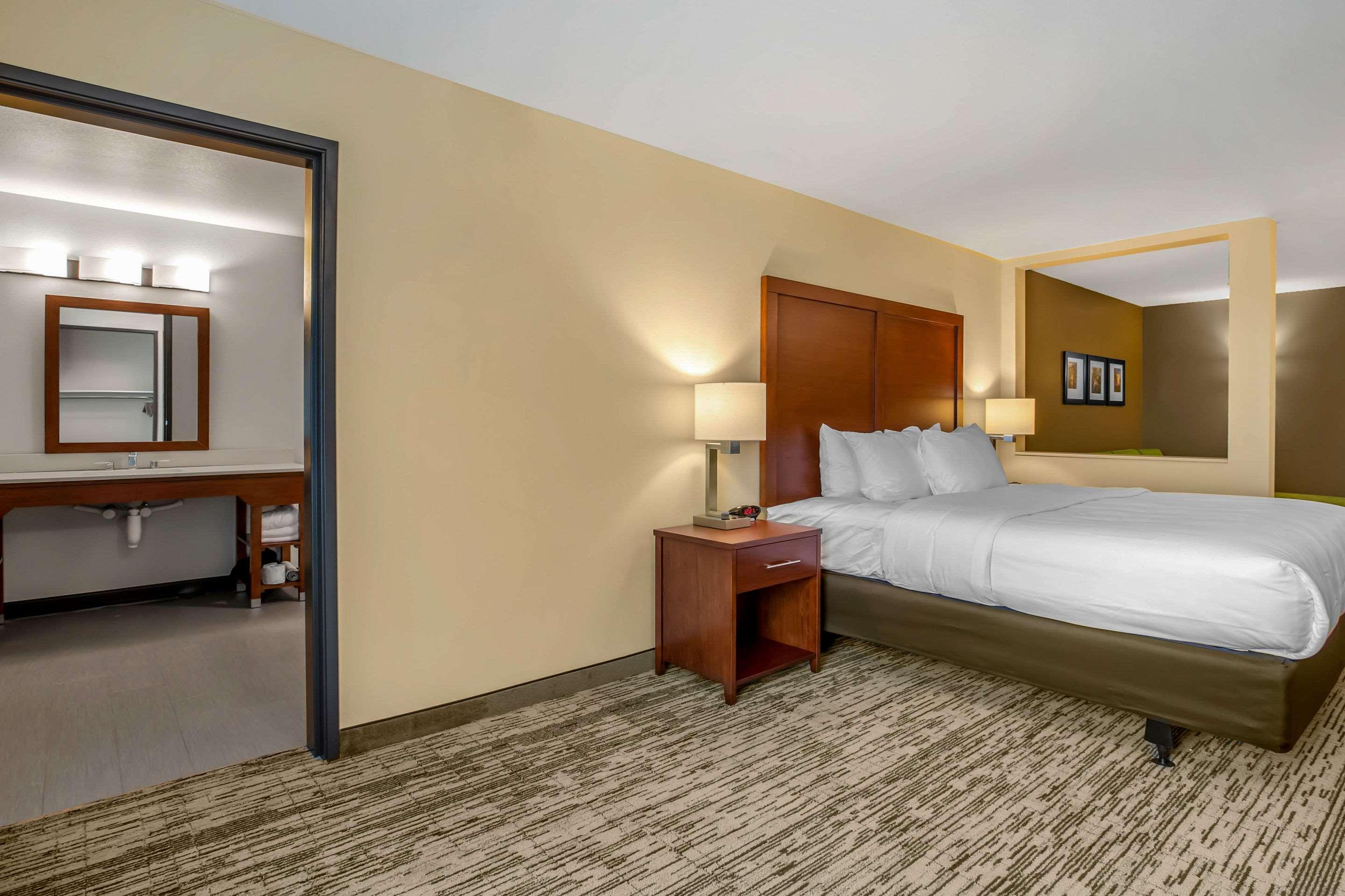 Comfort Inn & Suites Ames Near Isu Campus Exterior foto